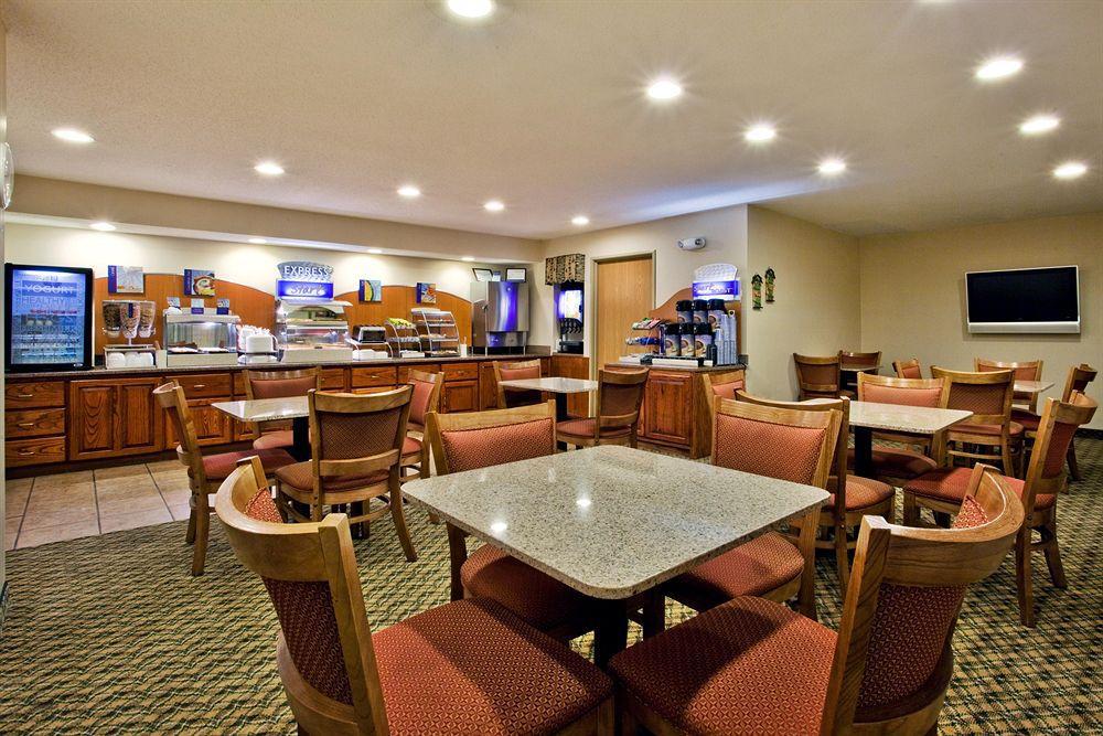 Holiday Inn Express Dillard Restaurante foto